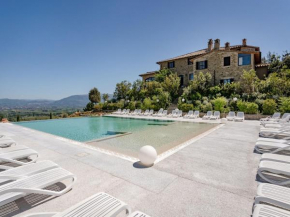 Lovely Apartment in Passaggio di Bettona with Pool